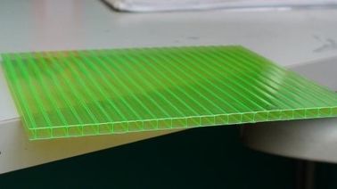 熱絶縁材の天窓のための軽量の 多層の のポリカーボネートの空シート