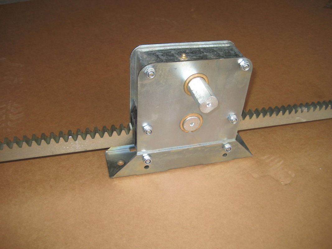 5200N 鋼鉄ラック・ピニオンは銅合金軸受けが付いている柵の換気のピニオンを縛ります